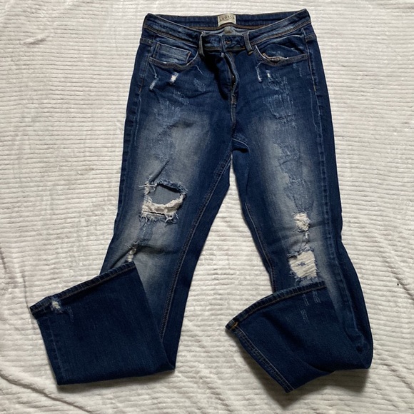 BKE - Picture 2 of 5